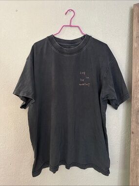Black Short-Sleeve Crew Neck Tee with 'Live in the Moment' Chest Print
